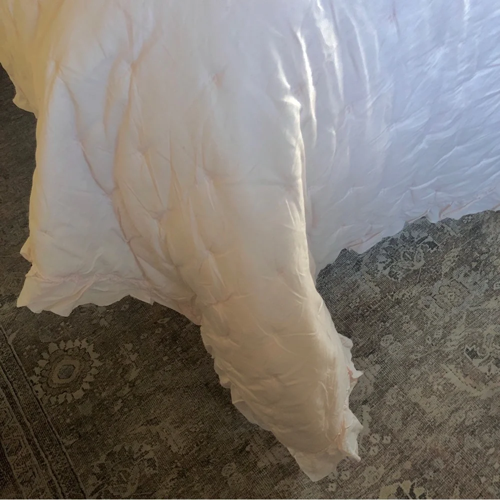 Linden Street King Comforter Wisteria Blush Pink Quilted Lightweight Romantic￼ ￼